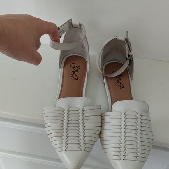 Pointed Toe Fisherman Flats with Ankle Strap ! Trendy - Picture 4 of 10